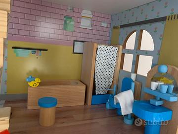 Casa delle bambole in legno