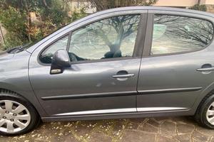 Peugeot 207 GPL in buone condizioni