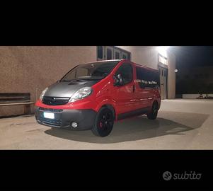 Opel Vivaro 2.5 CDTI 9 posti gancio traino