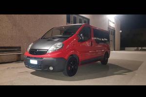 Opel Vivaro 2.5 CDTI 9 posti gancio traino