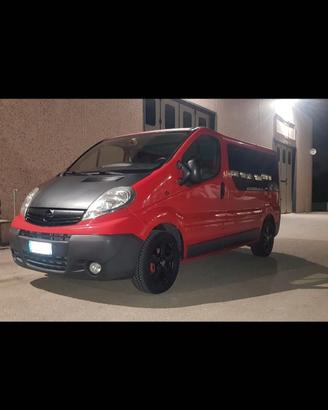 Opel Vivaro 2.5 CDTI 9 posti gancio traino