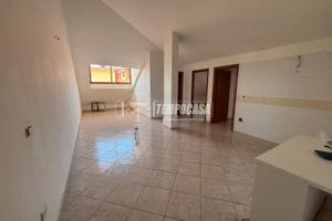 MANSARDA IN PARCO PRIVATO CON BOX AUTO