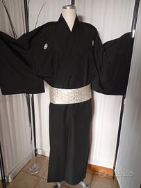 kimono giapponese da uomo in seta nera habutae 