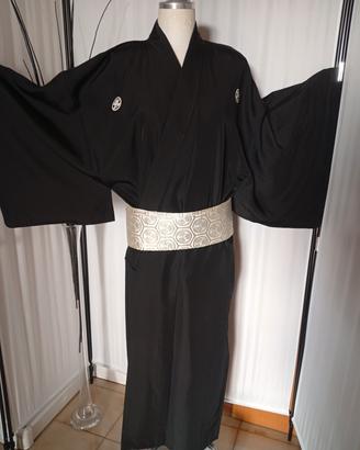 kimono giapponese da uomo in seta nera habutae 
