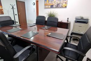 Stanza studio professionale con uso sala riunioni