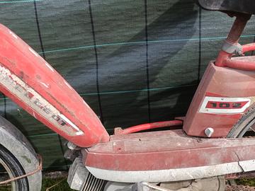 Ciclomotore Peugeot 102 del 1978 