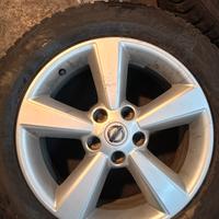 4 gomme e cerchi Nissan Qashqai j10 R17