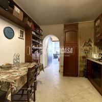 BILOCALE PIANO ALTO CON ASCENOSRE !