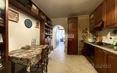 BILOCALE PIANO ALTO CON ASCENOSRE !