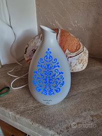 Diffusore di oli essenziali e aromi a ultrasuoni.