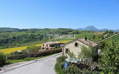 SOLUZIONE INDIPENDENTE CON CORTE PRIVATA E GIARDIN