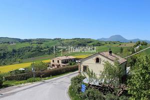 SOLUZIONE INDIPENDENTE CON CORTE PRIVATA E GIARDIN