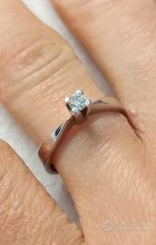 Salvini anello solitario oro e  diamante 