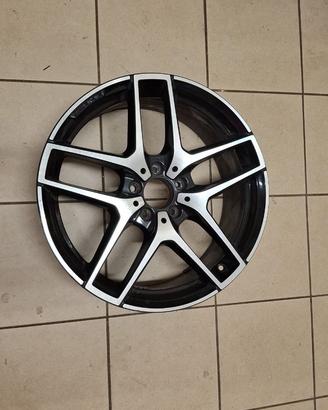 Cerchi in lega da 19” assimetrici AMG MERCEDES