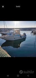 Barca semicabinato con motore 40 cv