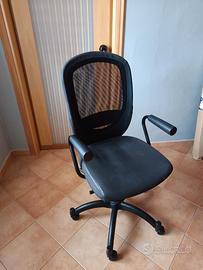 Sedia da ufficio IKEA nera con ruote