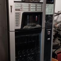 DISTRIBUTORE AUTOMATICO CAFFE'