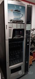 DISTRIBUTORE AUTOMATICO CAFFE'