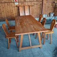 Tavolo rustico con piattaia in legno