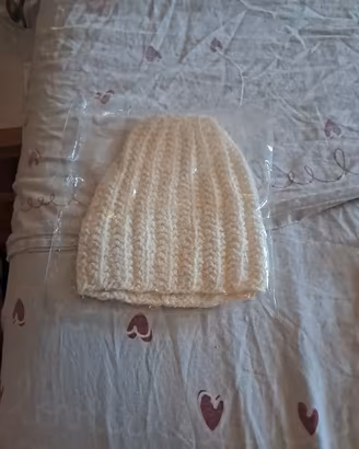 Cappello di lana a coste nuovo sigillato – Bianco