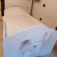 lettino da bambina con sponde