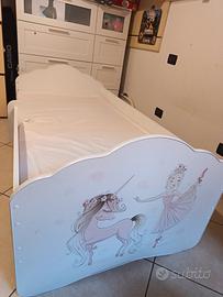 lettino da bambina con sponde