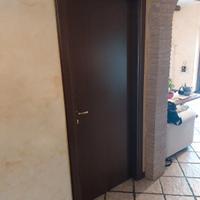 Porta in noce con telai e mostre 4 porte  usate