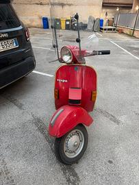 Vespa arcobaleno 150