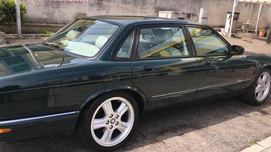 Jaguar XJ immatricolata 1998