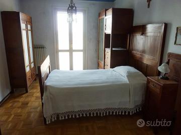 Camera da letto in ciliegio inizi 900