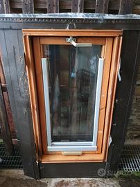 Lucernario in legno apertura a bilico