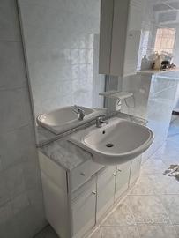 Mobile bagno completo di rubinetto e tubi