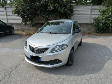 Lancia Ypsilon Hybrid 01/2022