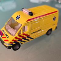  Siku Mercedes Ambulance 0804/05