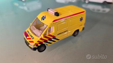  Siku Mercedes Ambulance 0804/05