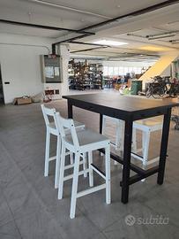 Tavolo con sedie