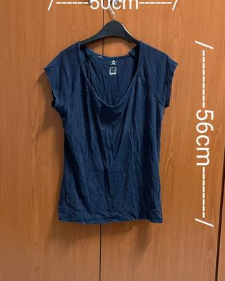T-shirt donna Decathlon blu navy modello slim fit 