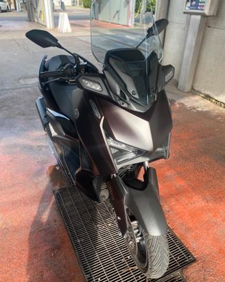 Yamaha xmax 300 tech max
