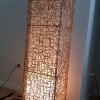 Lampada da terra etnica in rattan