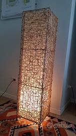 Lampada da terra etnica in rattan