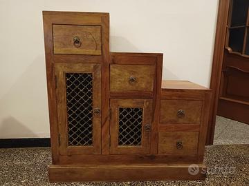 Cassettiera a scala