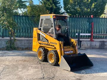 P90 Mini pala 15 q.li Komatsu con Joystick