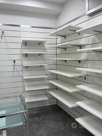 PANNELLI DOGATI CON MENSOLE E REGGIMENSOLE