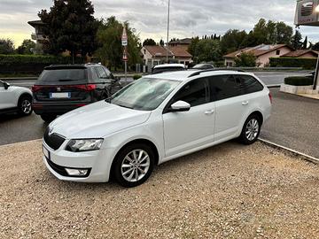 SKODA Octavia 1.6 TDI CR 110 CV DSG Wagon Execut