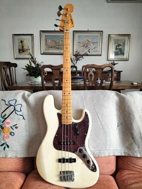 Basso Fernandes Jazz  pick up Fender C.S.