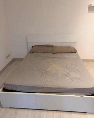 Letto matrimoniale materasso e cuacini