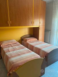 2 letti singoli 80x190 con reti + 1 materasso