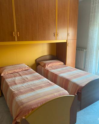 2 letti singoli 80x190 con reti + 1 materasso
