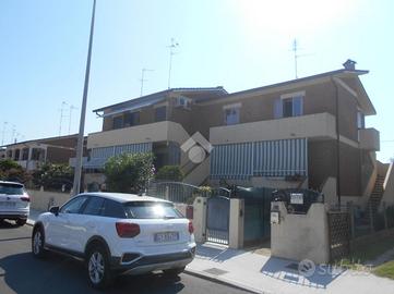 4 LOCALI A COMACCHIO