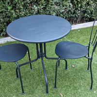 set tavolo e due sedie giardino